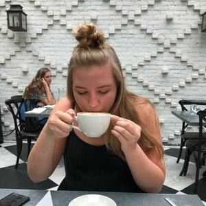 Meet your Posher, Simone